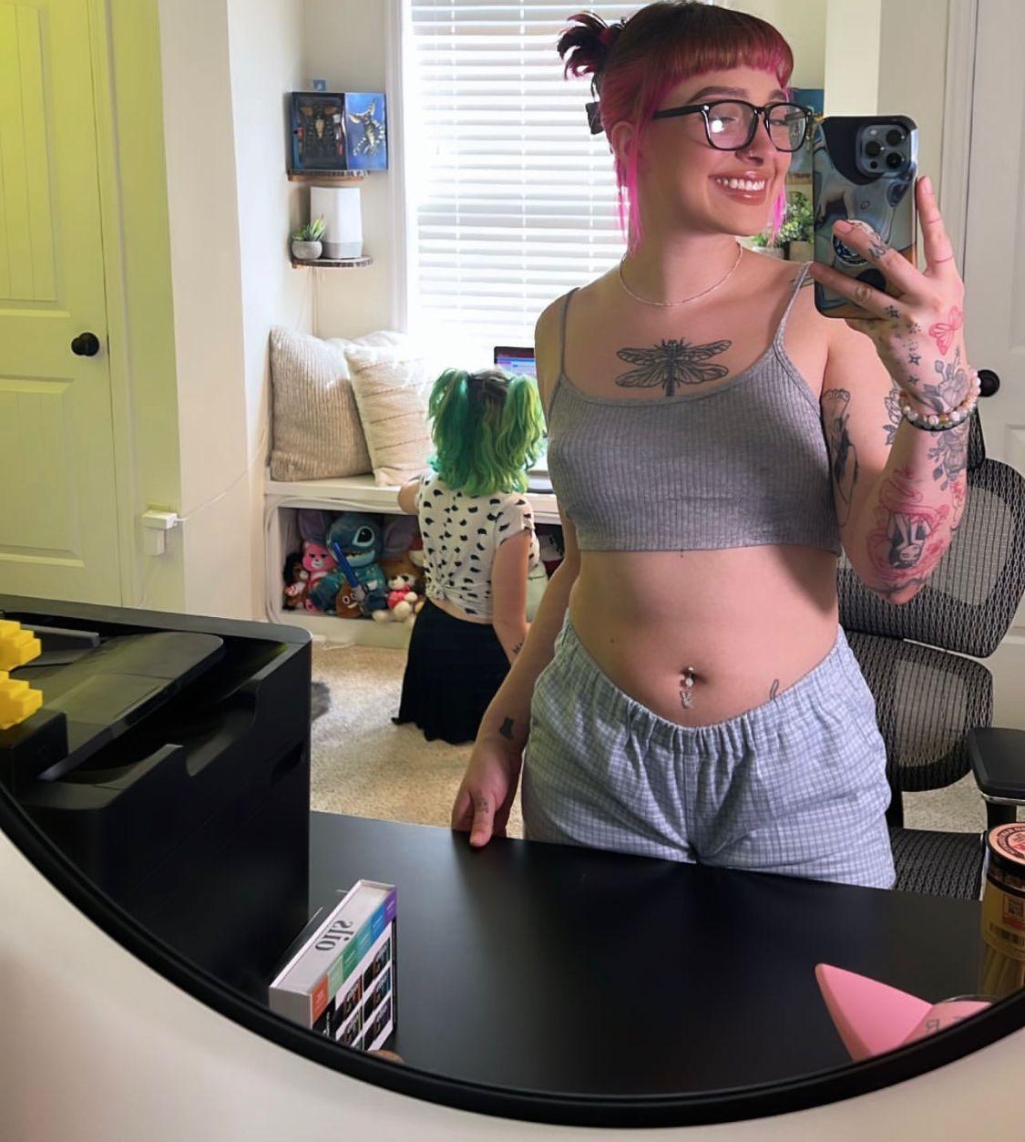 You don't want to miss out on my juicy pussy.💕💕