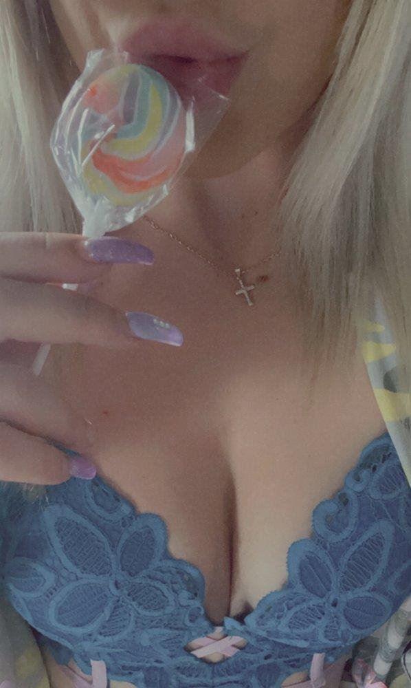 Wild Young hot blonde, here for a short time don’t miss out 💋