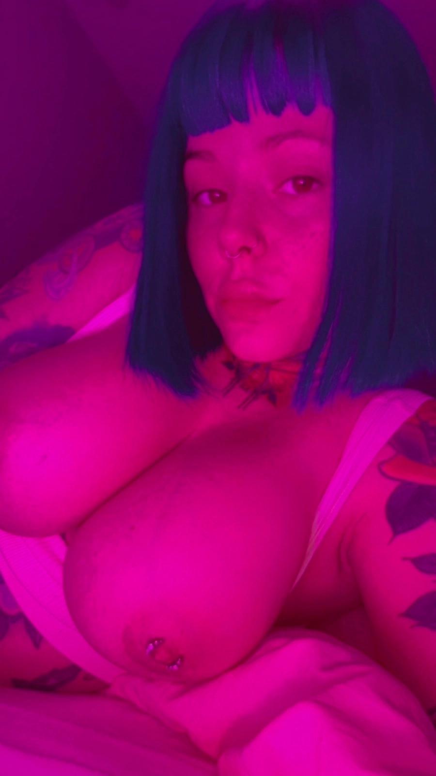 HMU on Snap👻: amiat666 or texting : 5305996931