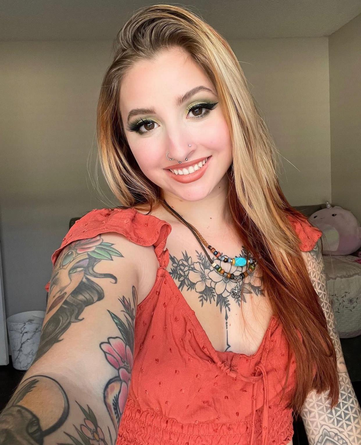 HOOKUP SEX AND SELL DRUGS😘😘😘🍑🍑🍑