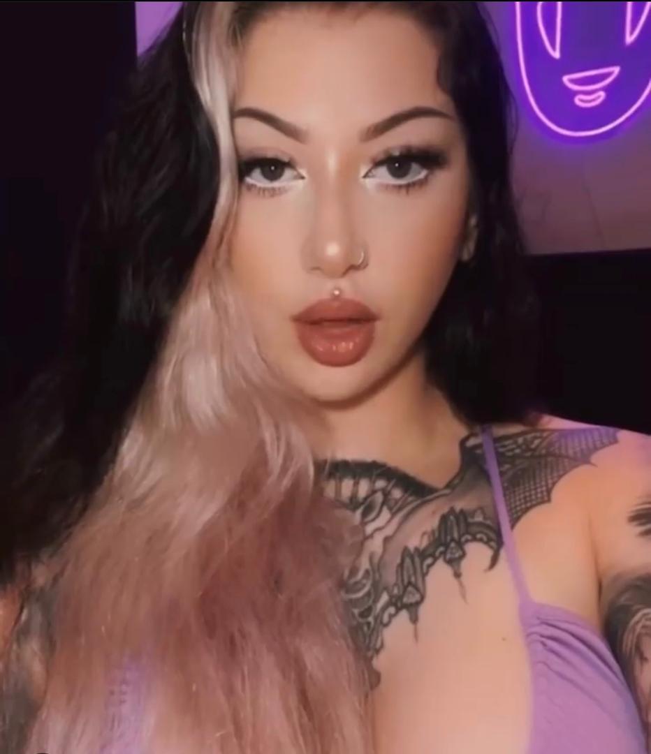 Escort available for hookup