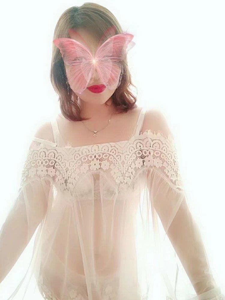 2 sexy girls. Eva and Zoe.at kingswood.outcall available.