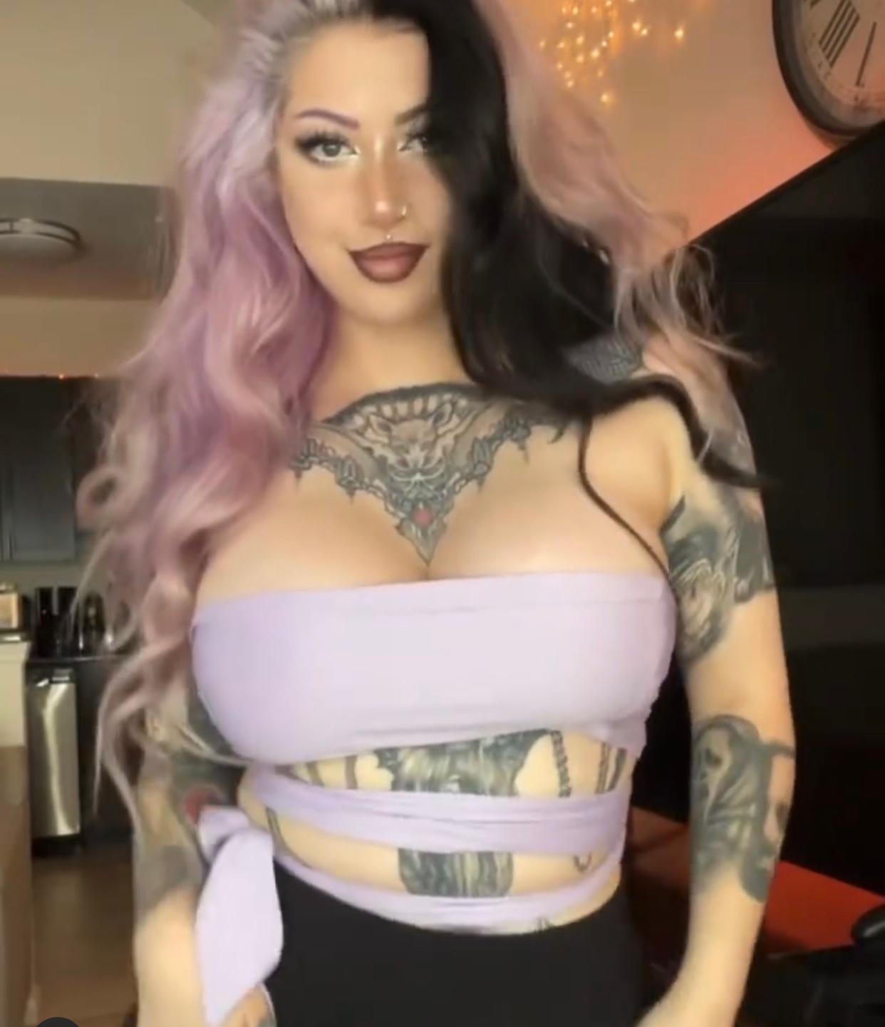 Escort available for hookup